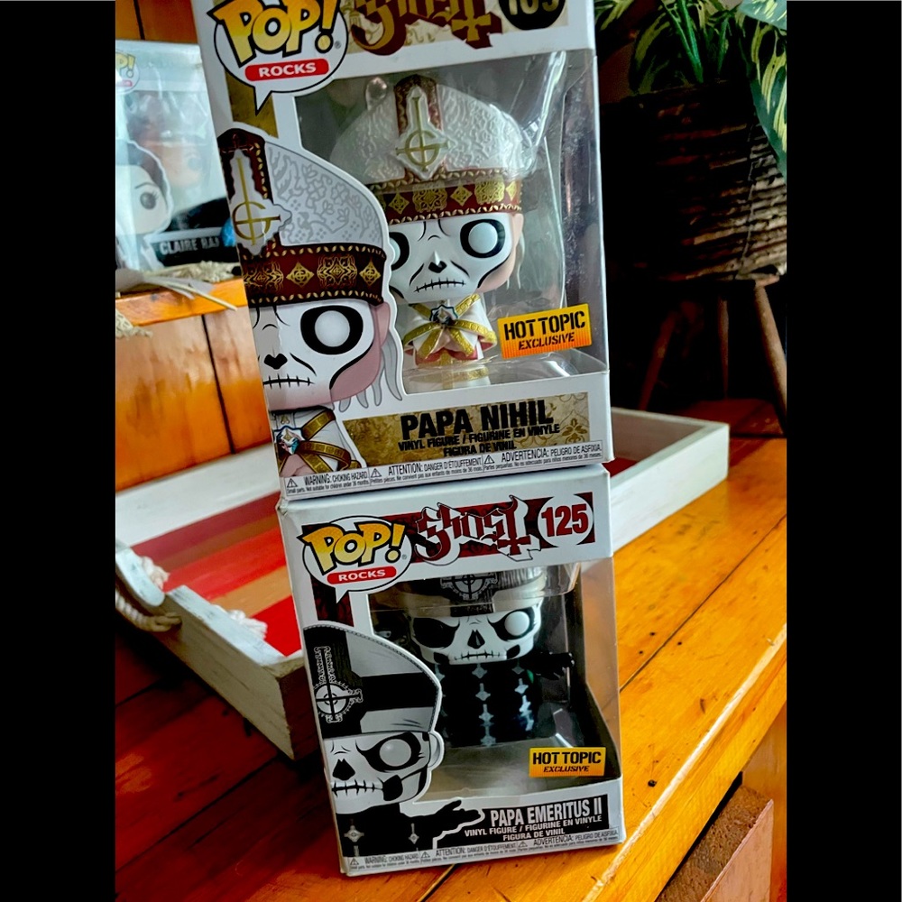 Papa Emeritas pops